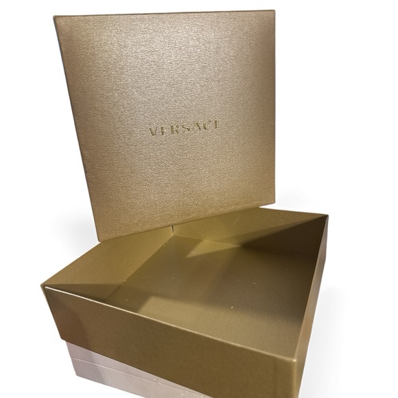 Unisex Versace Gold Necklace-EUC - Picture 6 of 6